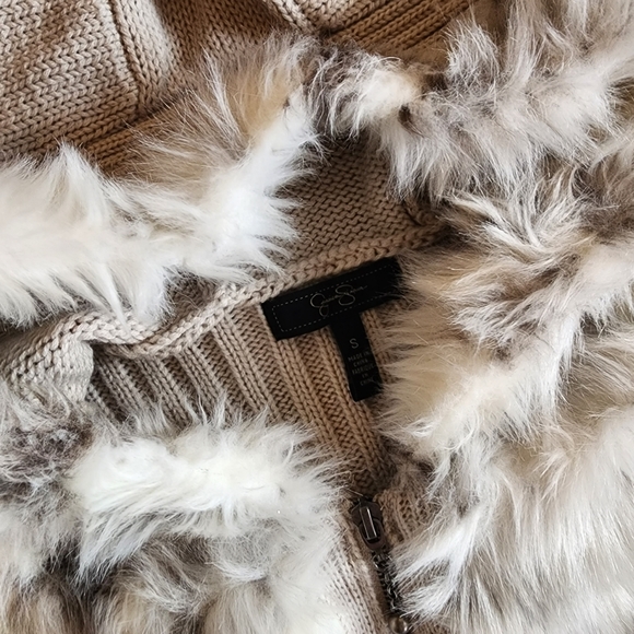 🎈2/$50 Jessica Simpson CHERISH Faux Fur Vest - Picture 2 of 13